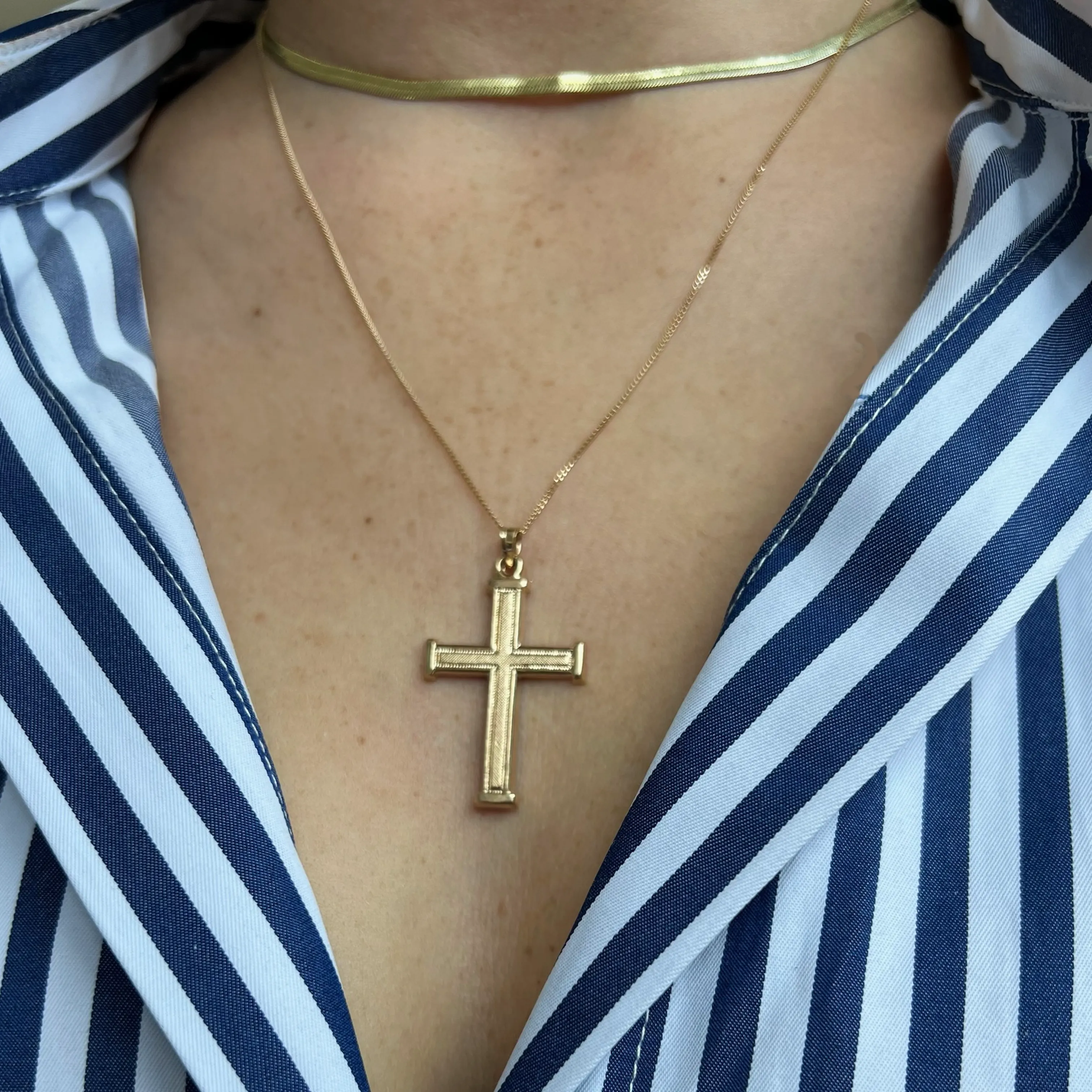 14K GOLD TEXTURED SQUARED EDGE CROSS PENDANT