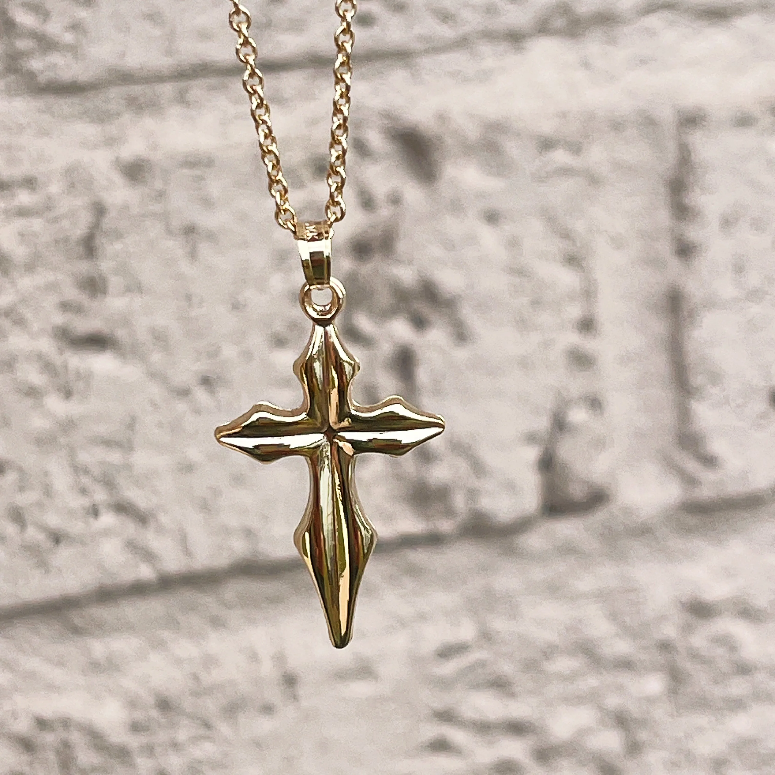 14K YELLOW GOLD POINTED CROSS PENDANT